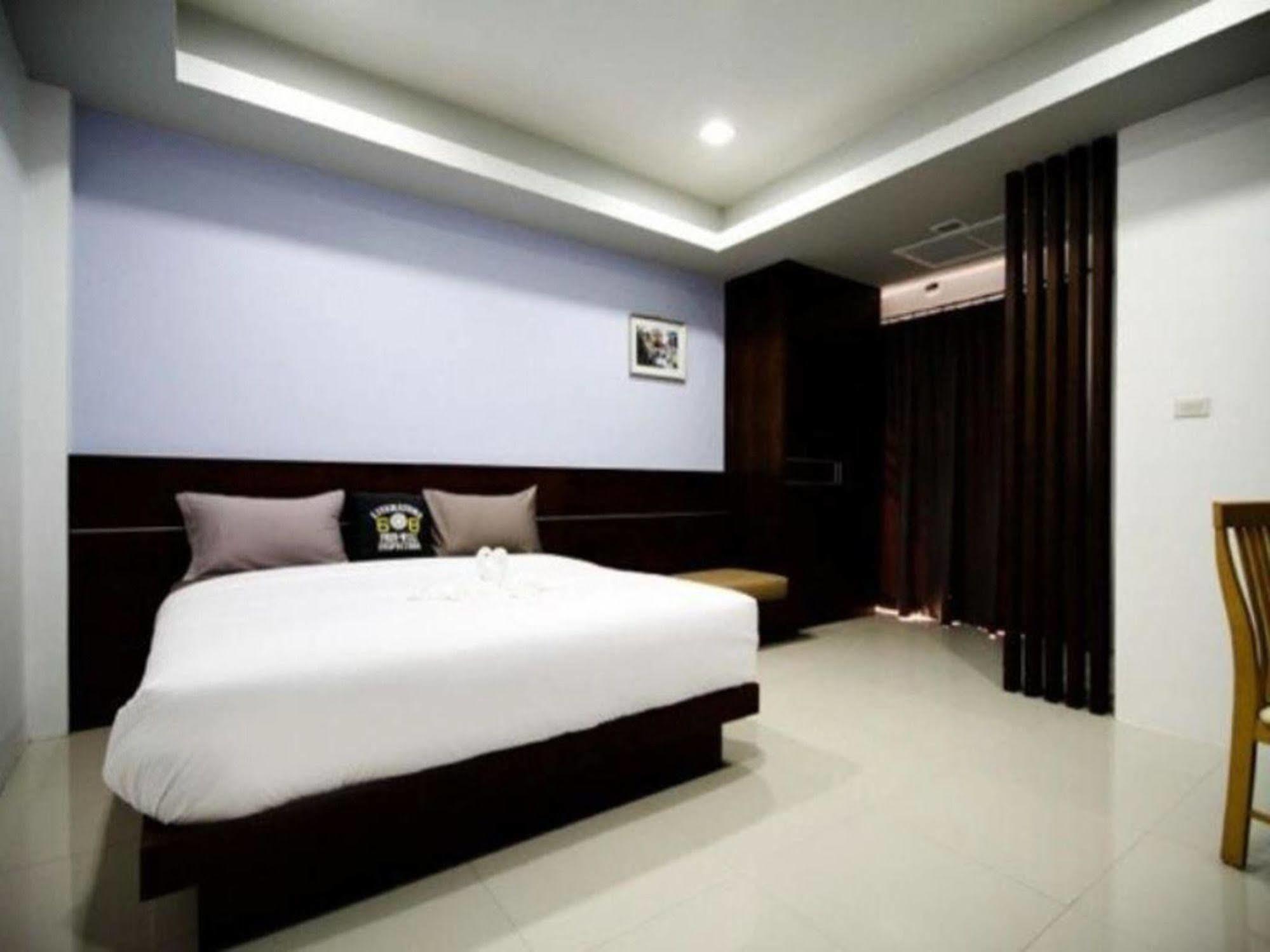 S5 Residence And Cafe Chalong Exterior foto